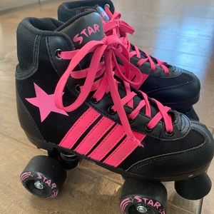 Girls size 2 Roller Skates 🛼